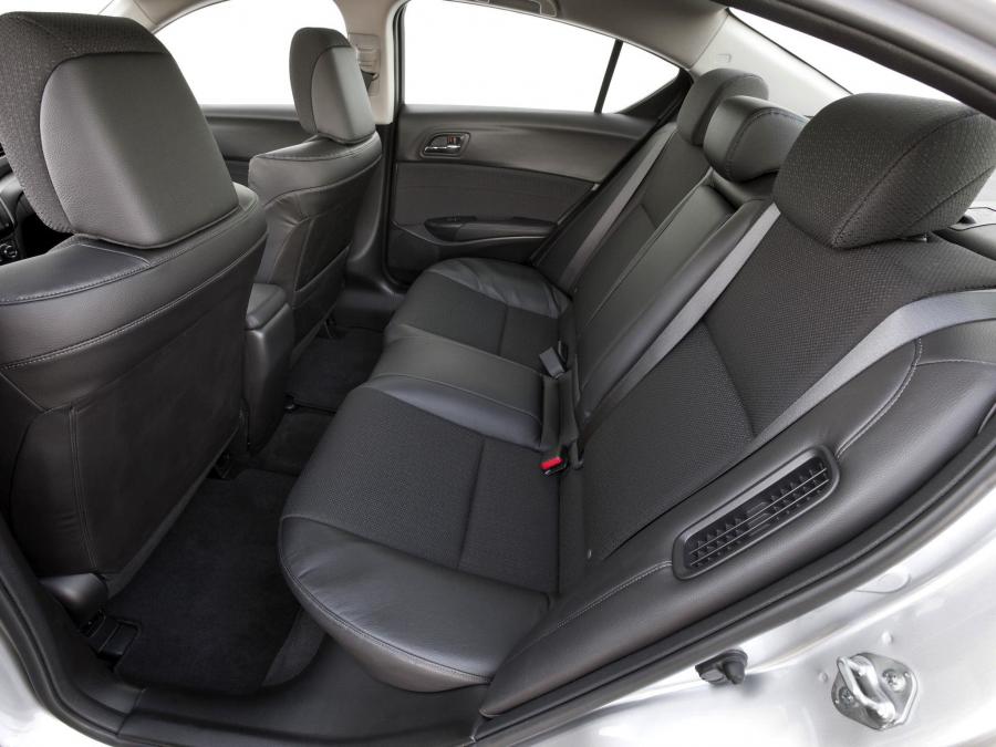Интерьер Acura ILX Hybrid (DE) 2012 года  (фото 42 из 60)